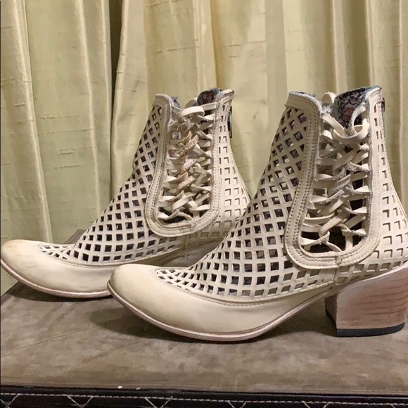 FREEBIRD BY STEVENLazor Leather Ankle Boot - Picture 6 of 7